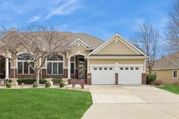 882 Burr Oaks Drive, West Des Moines, IA 50266