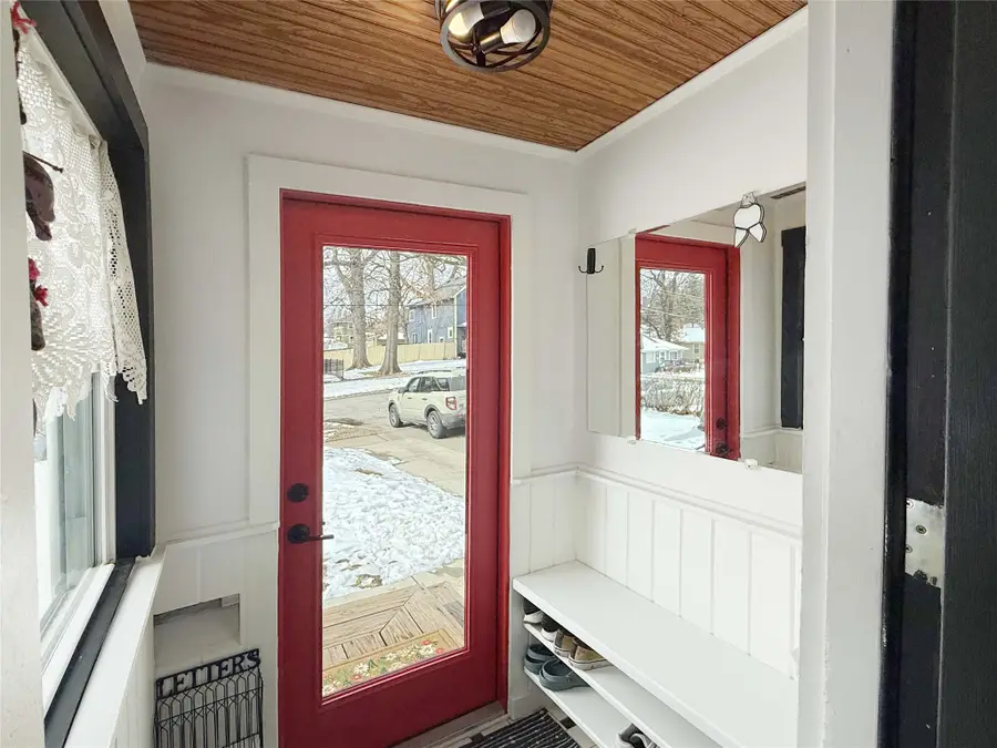 683 27th Street, Des Moines, IA 50312 - #3