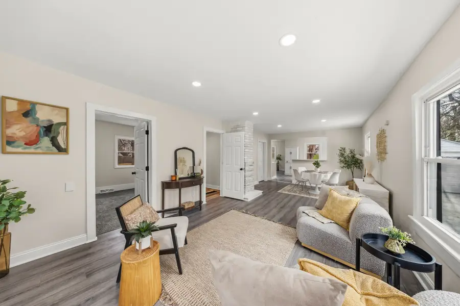 1521 E Glenwood Drive, Des Moines, IA 50320 - #3