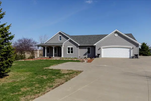 11422 S 44th Avenue E, Kellogg, IA 50135