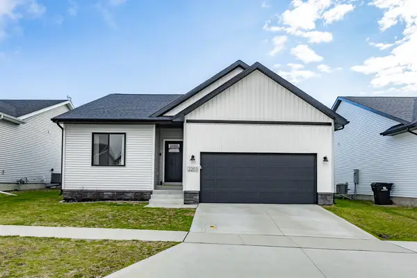 2203 Barry Drive, Adel, IA 50003