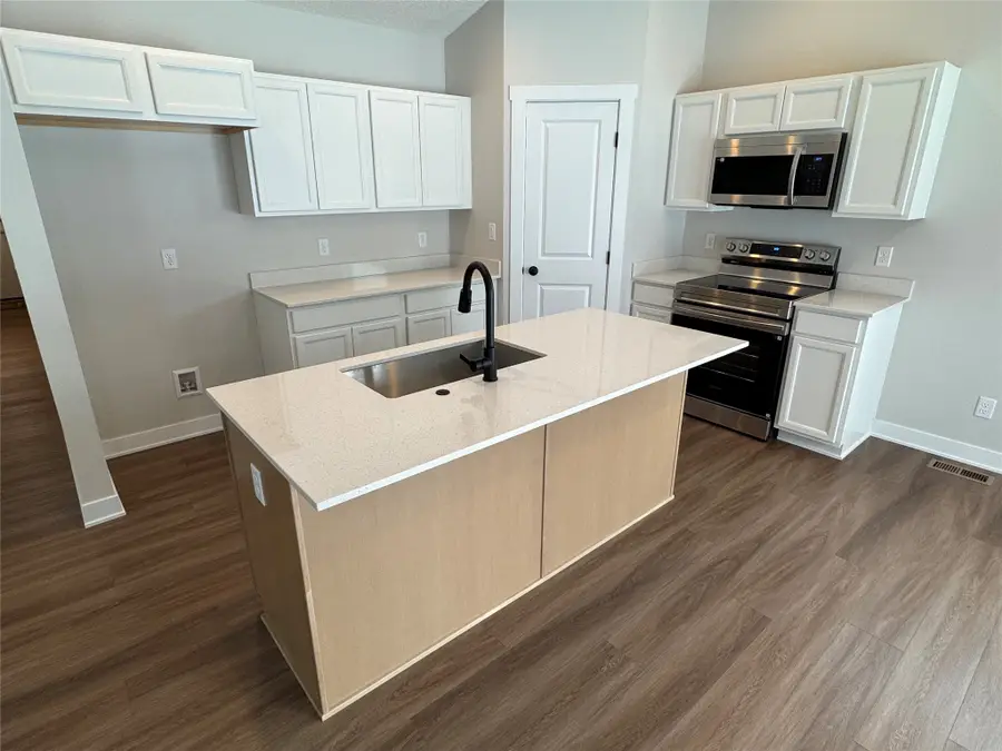 703 W Wright Road, Norwalk, IA 50211 - #2