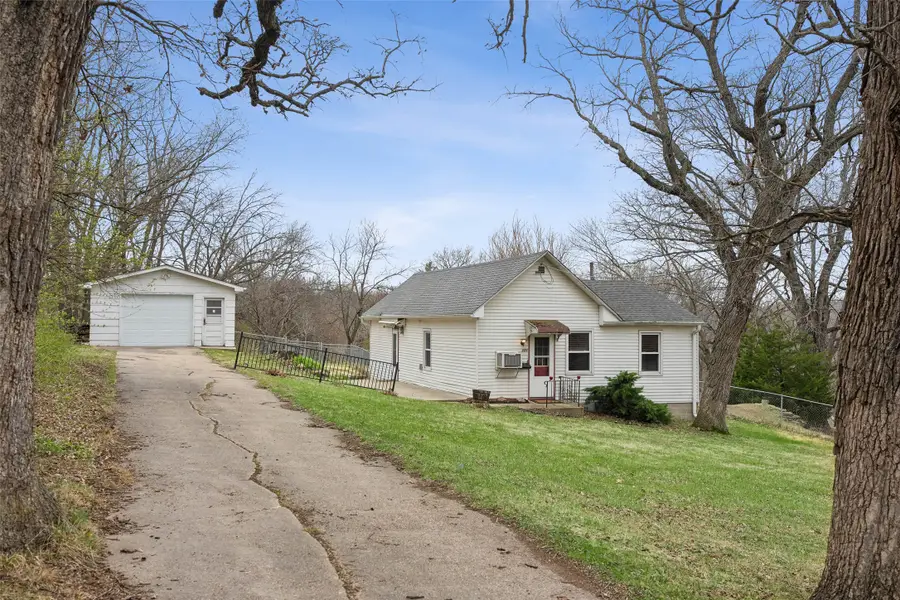 221 E Creston Avenue, Des Moines, IA 50315 - #2