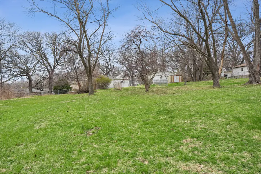 221 E Creston Avenue, Des Moines, IA 50315 - #3