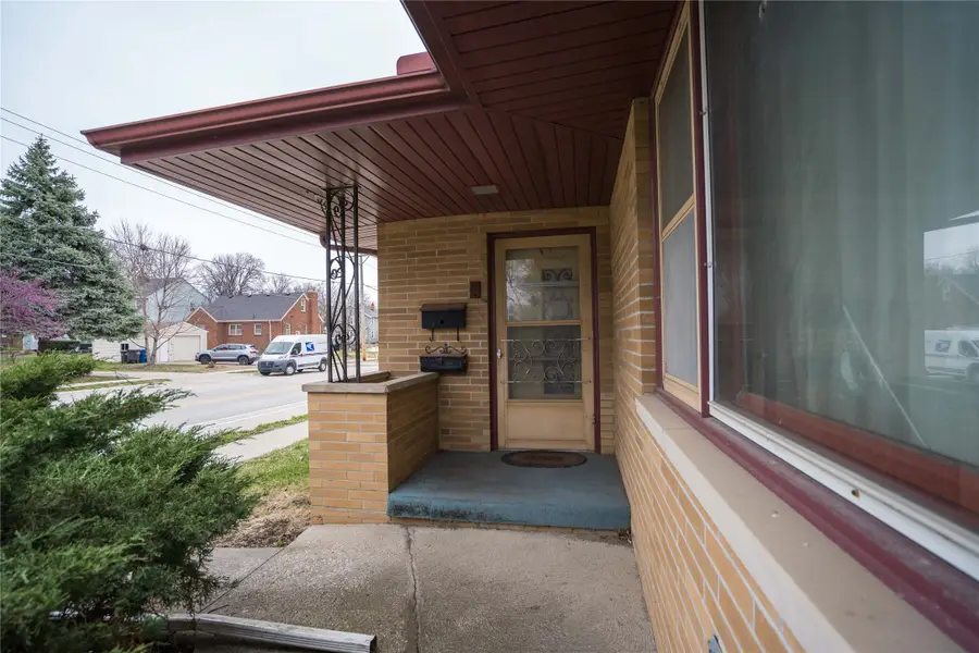 1829 47th Street, Des Moines, IA 50310 - #2