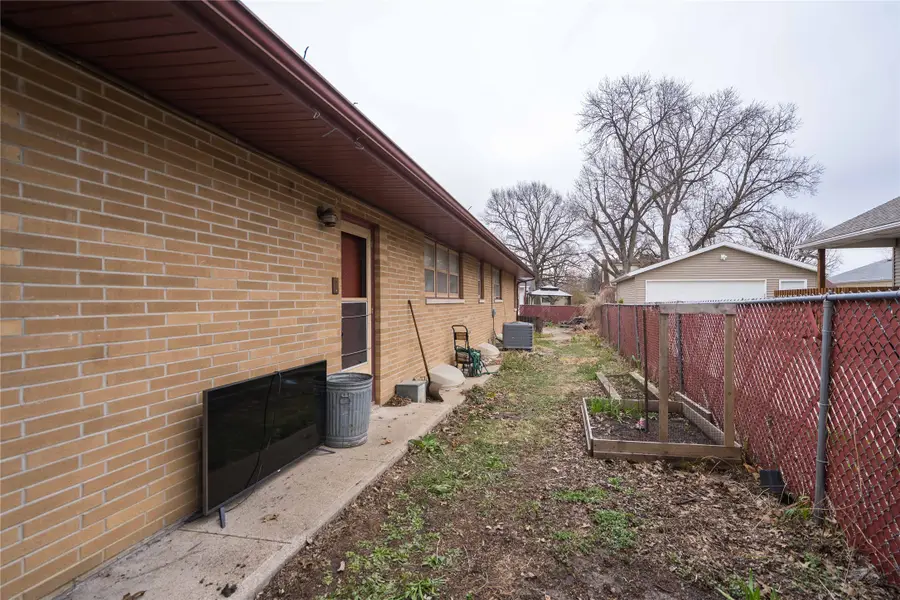 1829 47th Street, Des Moines, IA 50310 - #3