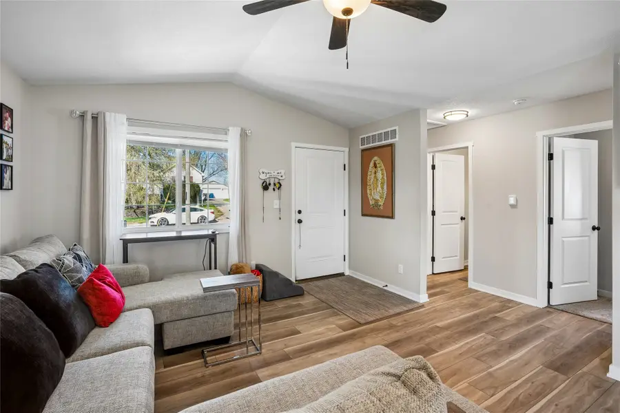 2327 SE 8th Street, Des Moines, IA 50315 - #3