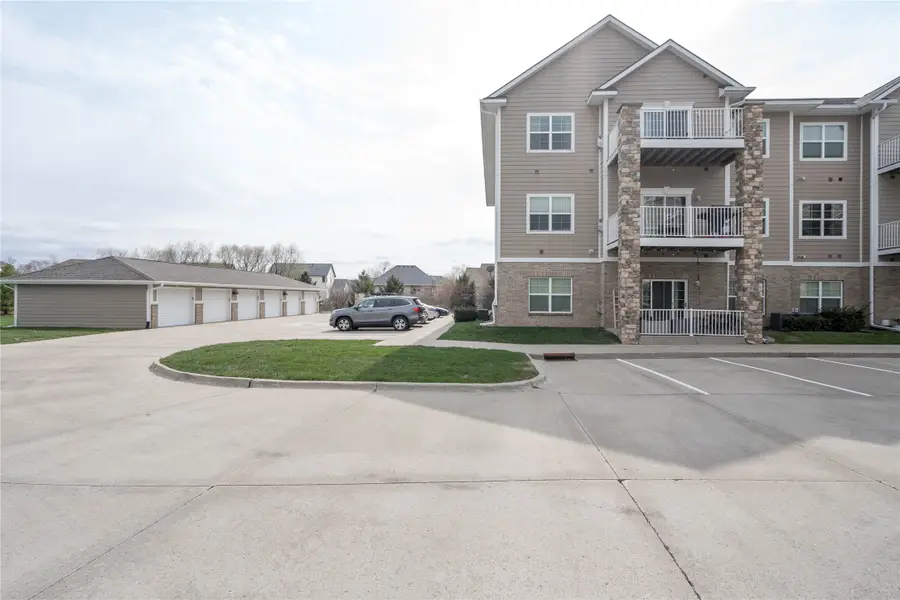 8350 Ep True Parkway #2208, West Des Moines, IA 50266 - #2