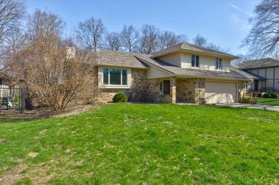 10165 Lincoln Avenue, Clive, IA 50325 - #2