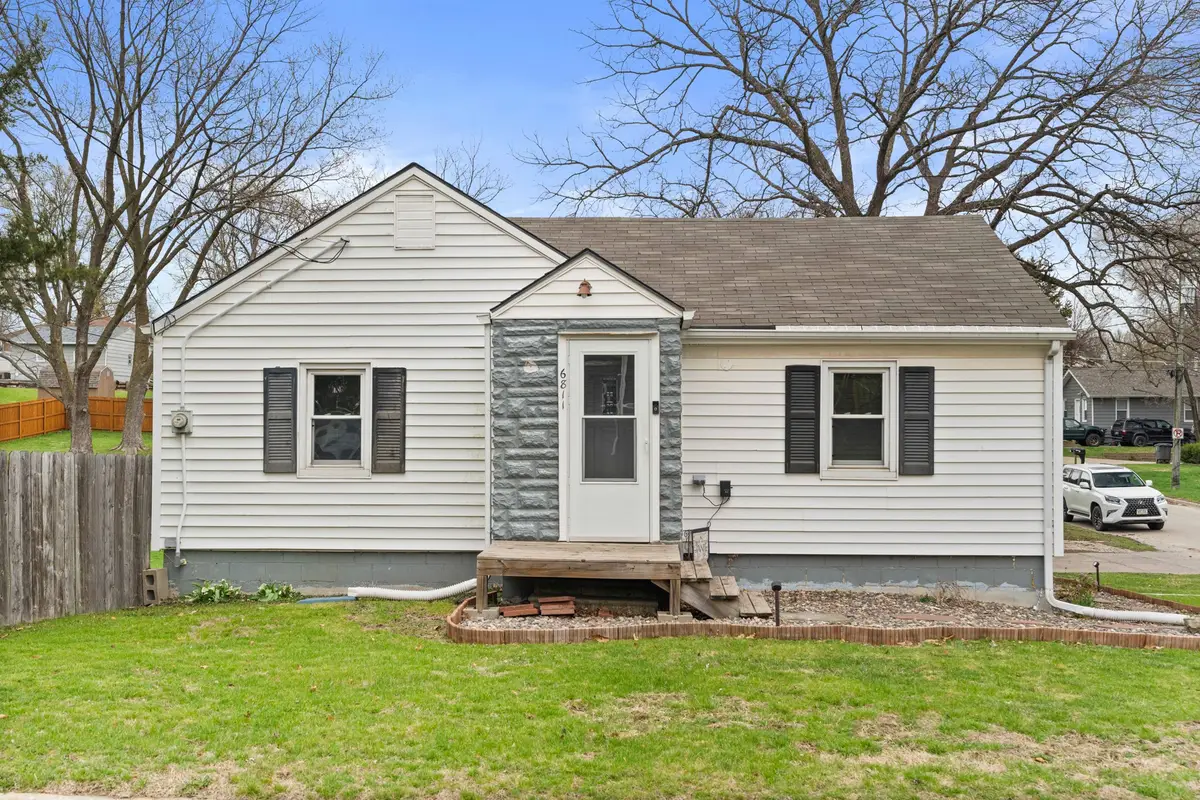 6811 SW 13th Street, Des Moines, IA 50315 - #1