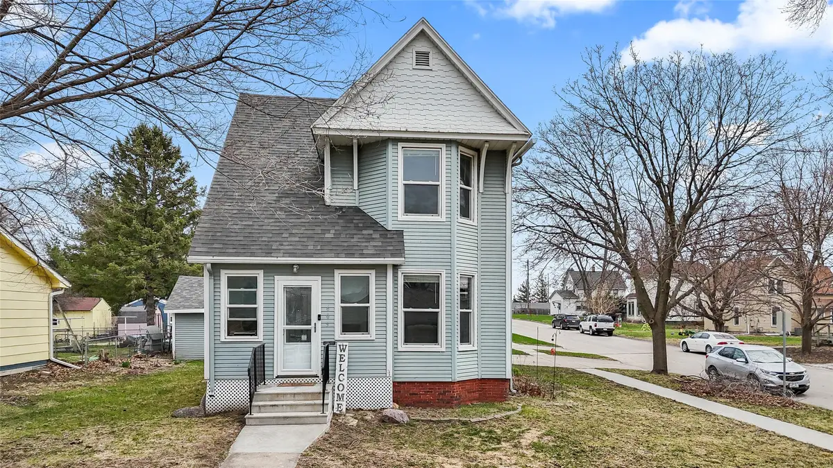 605 10th Street, Nevada, IA 50201 - #1