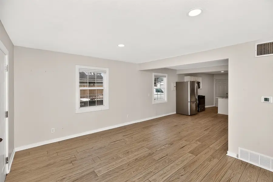 1340 E 17th Court, Des Moines, IA 50316 - #3