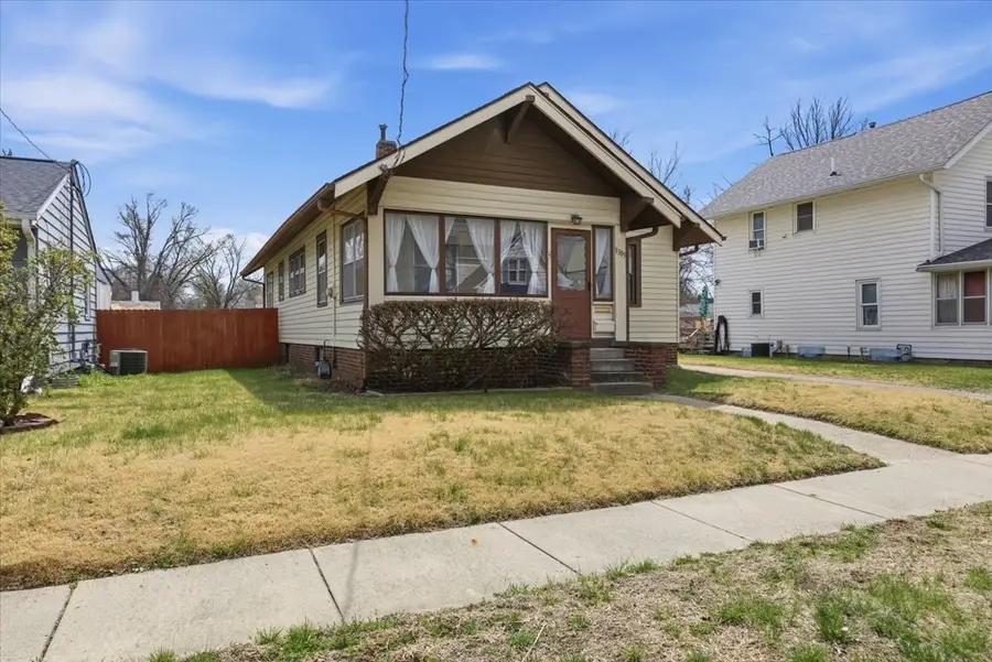 1305 E Oak Park Avenue, Des Moines, IA 50316 - #3