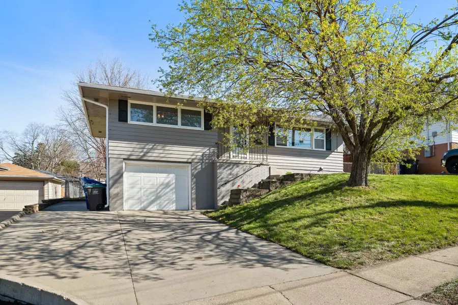2412 Mansfield Drive, Des Moines, IA 50317 - #3
