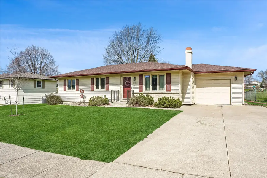 1530 S 15th Avenue W, Newton, IA 50208 - #2