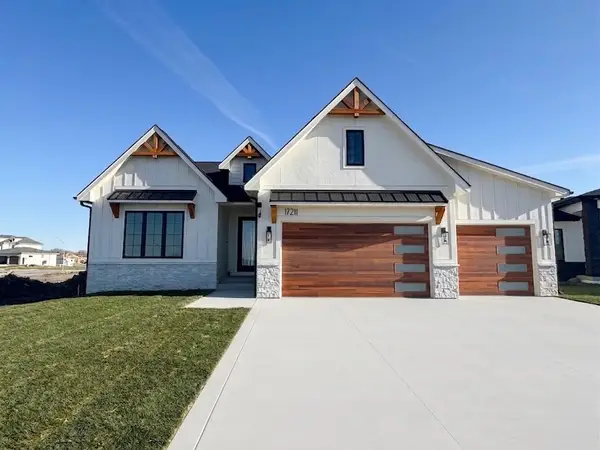 17211 Brookview Drive, Urbandale, IA 50323