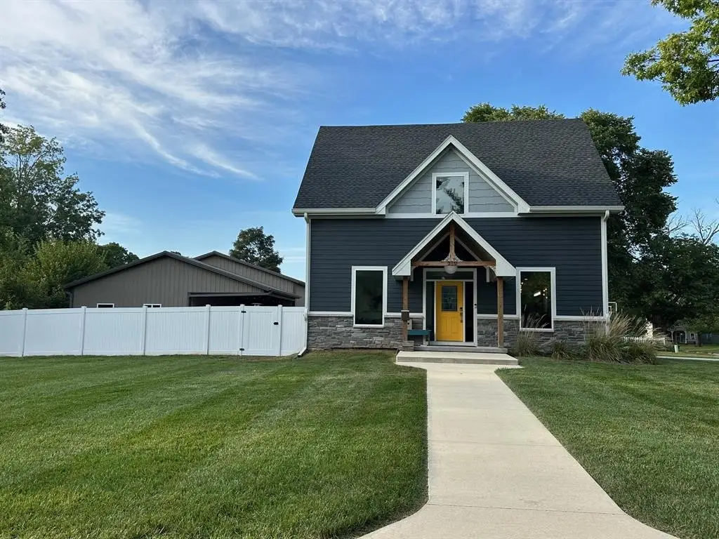 719 E Washington Street, Winterset, IA 50273 - #1