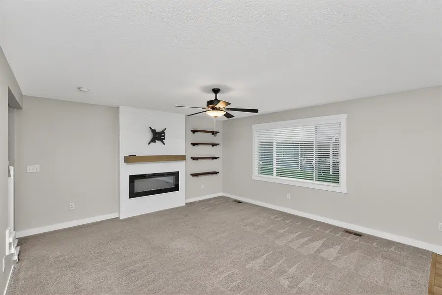 695 SE Mesa Drive, Waukee, IA 50263 - #3