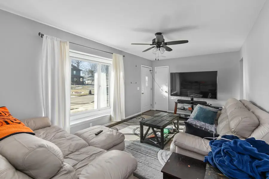 2024 N 4th Avenue E, Newton, IA 50208 - #2