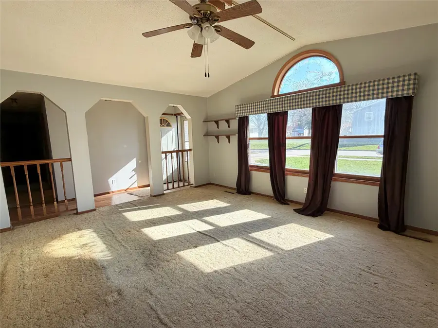 1215 E 8th Street S, Newton, IA 50208 - #3