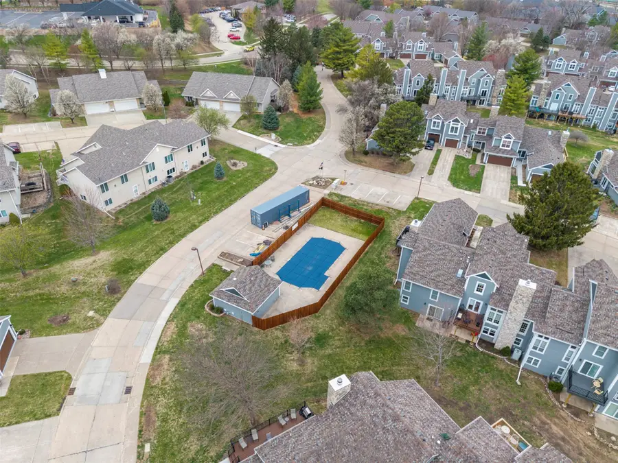 8024 Cobblestone Road, Urbandale, IA 50322 - #3