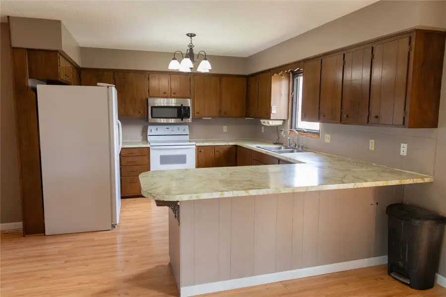 312 Pine Drive, Pella, IA 50219 - #2