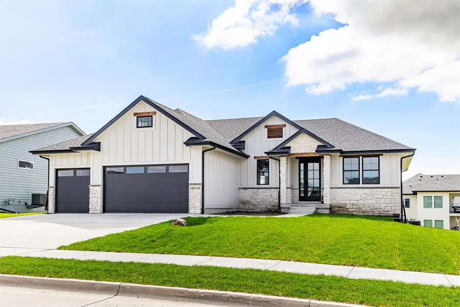 18048 Tanglewood Drive, Clive, IA 50325 - #2