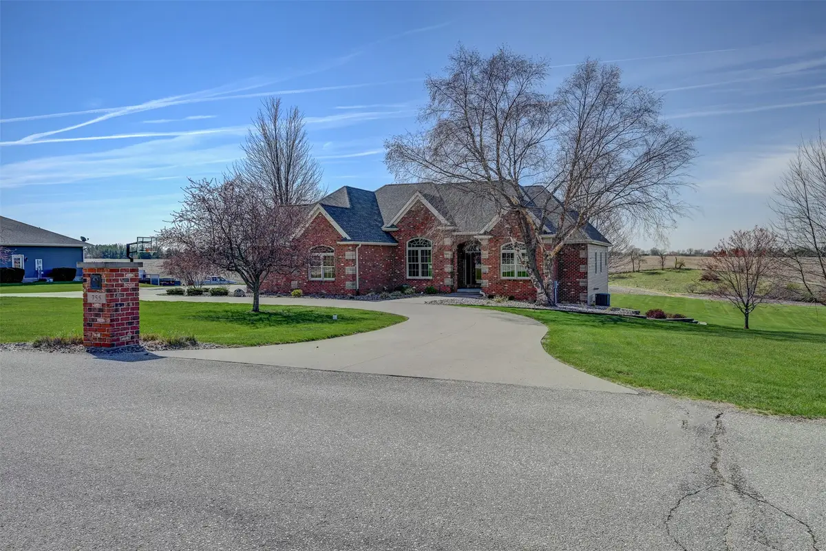755 S 29th Avenue E, Newton, IA 50208 - #1