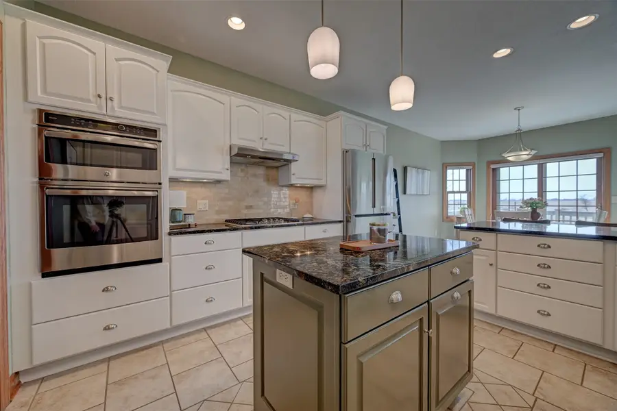 755 S 29th Avenue E, Newton, IA 50208 - #3