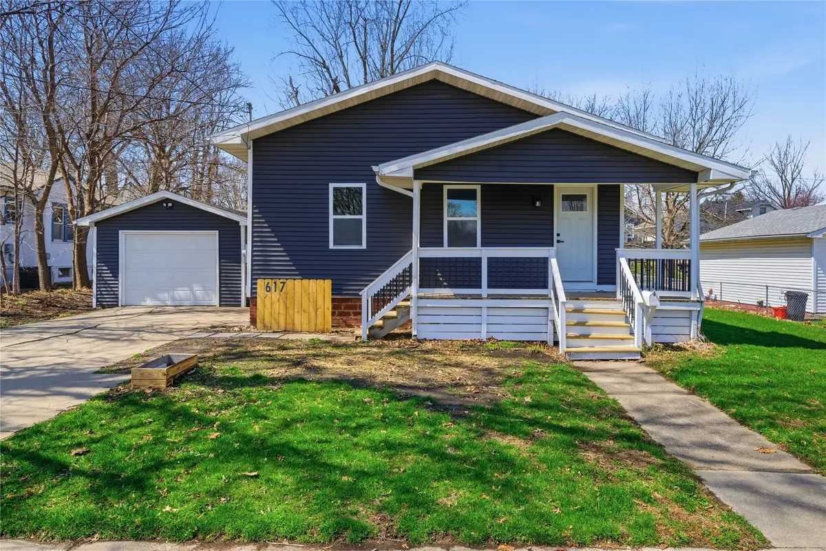 617 W 4th Street S, Newton, IA 50208 - #1