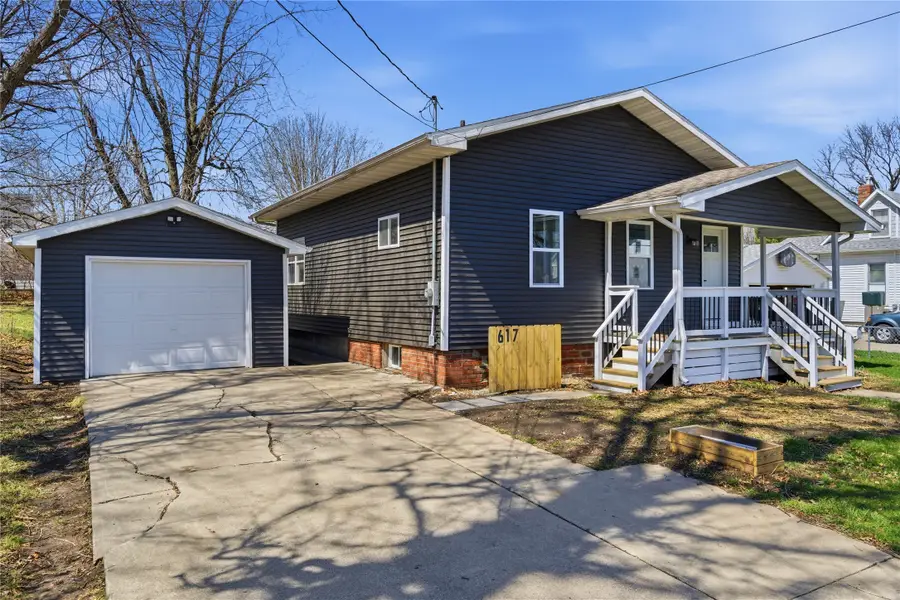 617 W 4th Street S, Newton, IA 50208 - #2