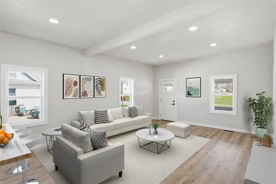 617 W 4th Street S, Newton, IA 50208 - #3