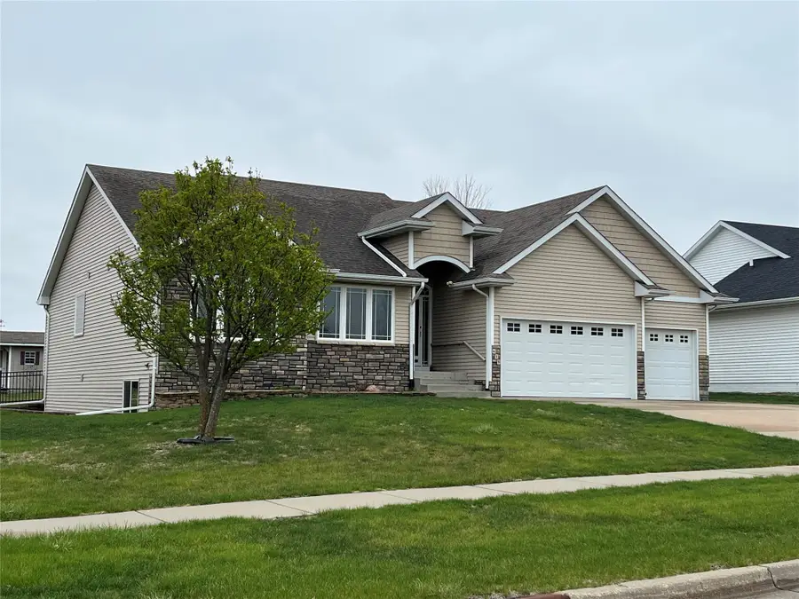 619 W Pine Avenue, Norwalk, IA 50211 - #2