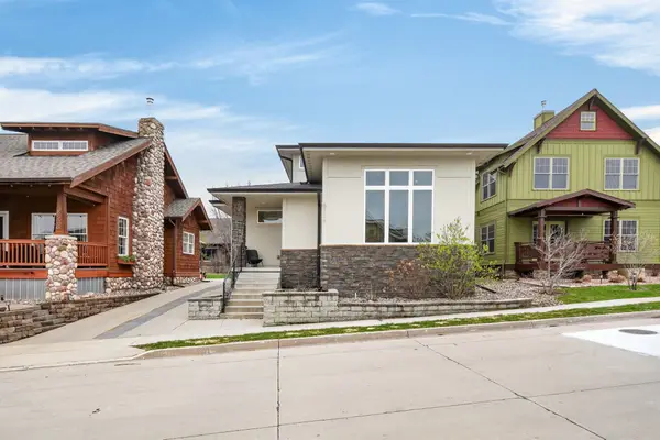 8536 Long Meadow Lane, Johnston, IA 50131