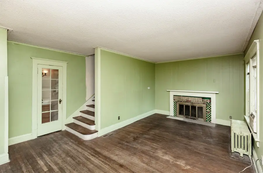 684 31 Street, Des Moines, IA 50312 - #3