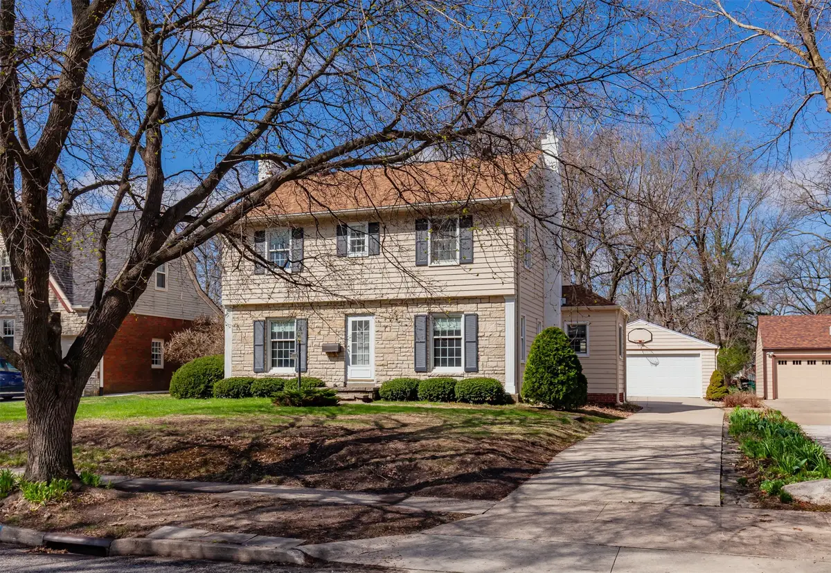 2010 44th Street, Des Moines, IA 50310 - #1