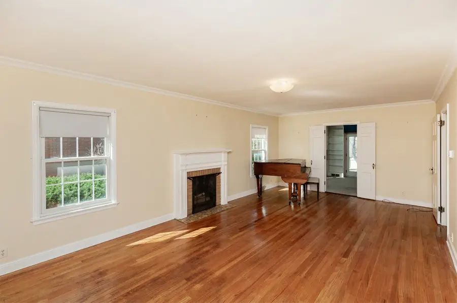 2010 44th Street, Des Moines, IA 50310 - #2