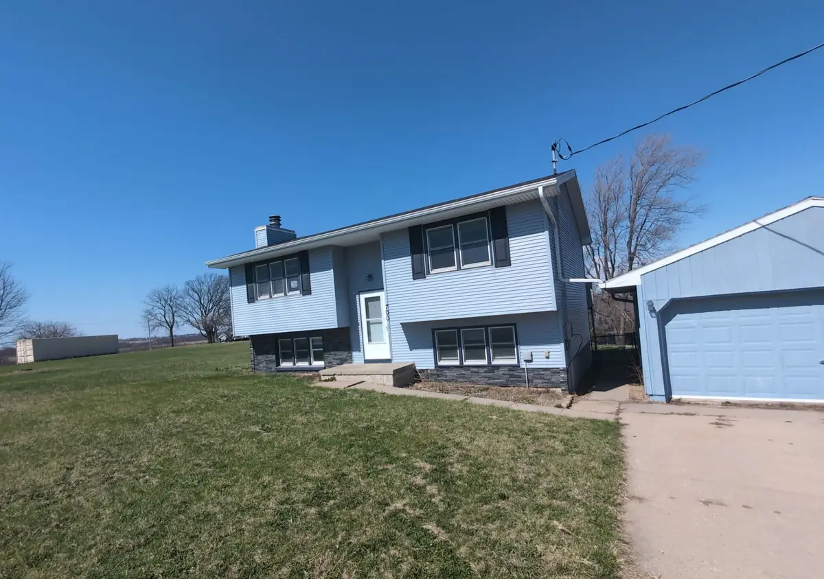 700 S Vine Street, Hartford, IA 50118 - #1