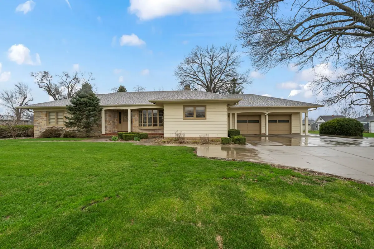1121 Monroe Drive, Newton, IA 50208 - #1