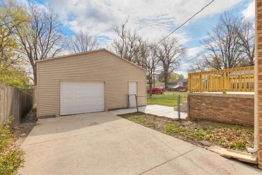 3917 8th Street, Des Moines, IA 50313 - #3