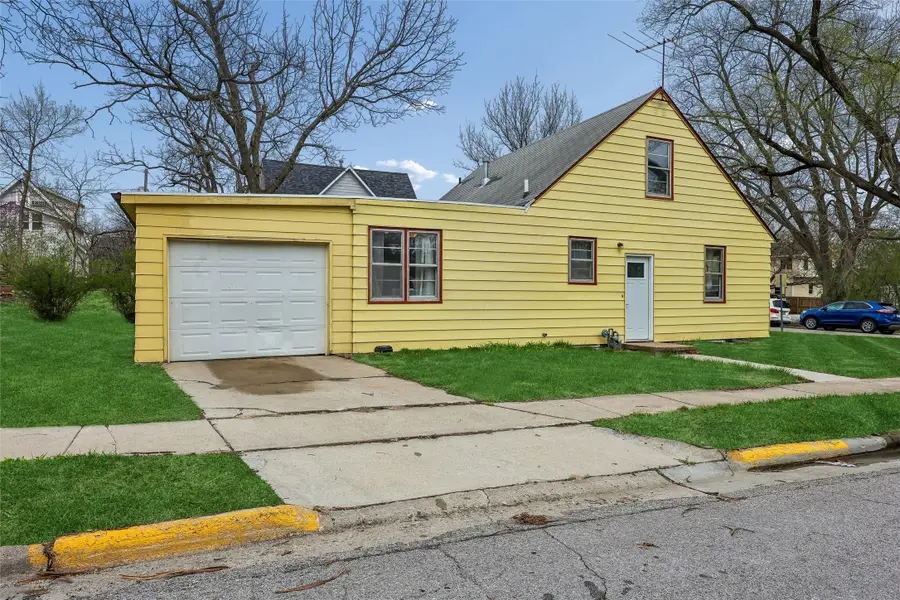 209 N Wilmoth Avenue, Ames, IA 50014 - #2