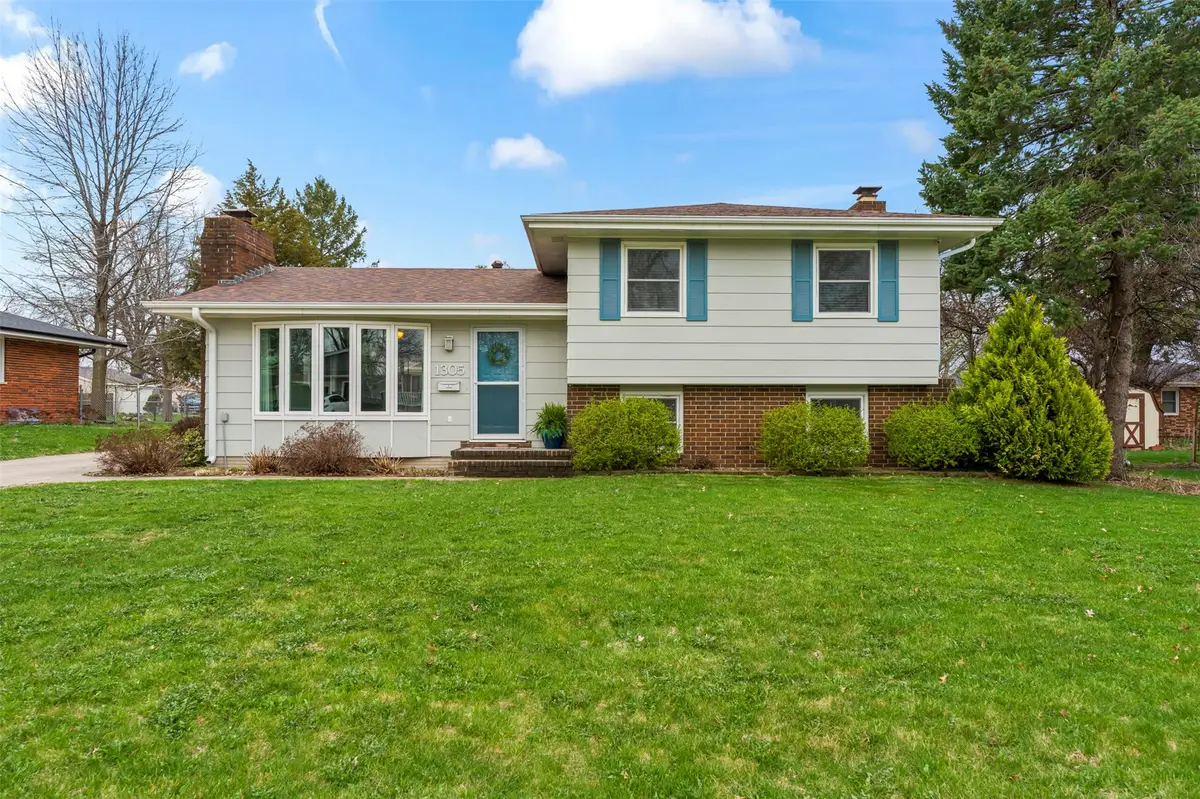 1305 S 12th Avenue E, Newton, IA 50208 - #1