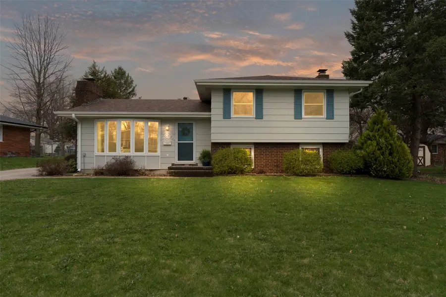 1305 S 12th Avenue E, Newton, IA 50208 - #2