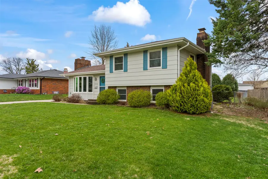 1305 S 12th Avenue E, Newton, IA 50208 - #3