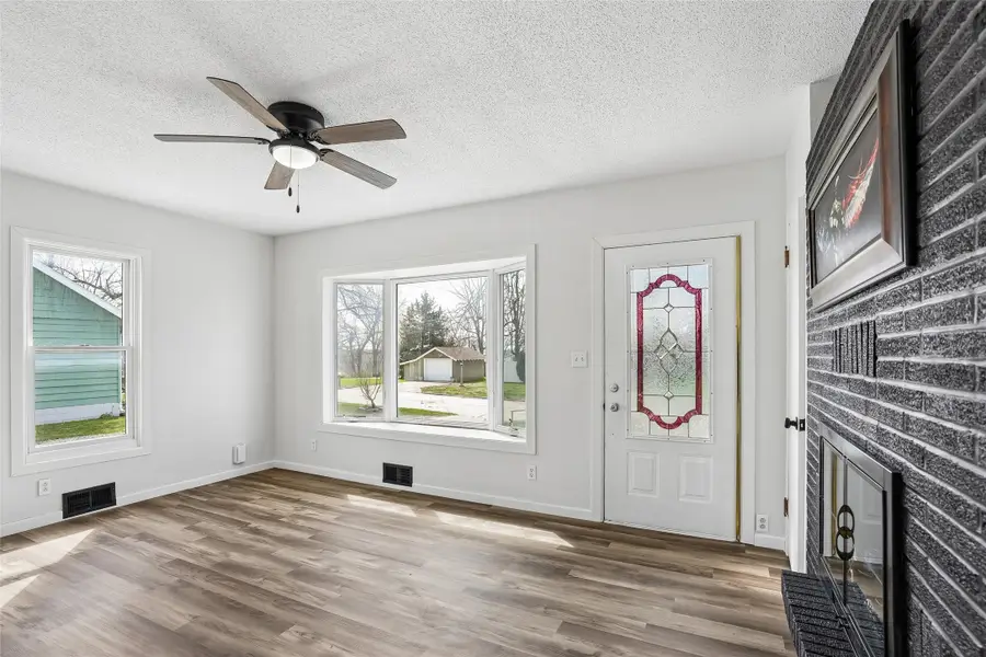 312 S 15th Avenue W, Newton, IA 50208 - #3