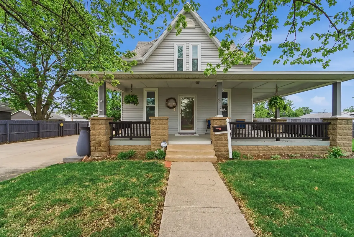 813 E Montgomery Street, Knoxville, IA 50138 - #1