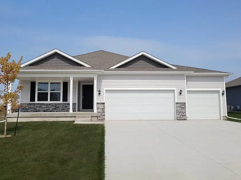 3023 Sweetwater Drive, Des Moines, IA 50320 - #1