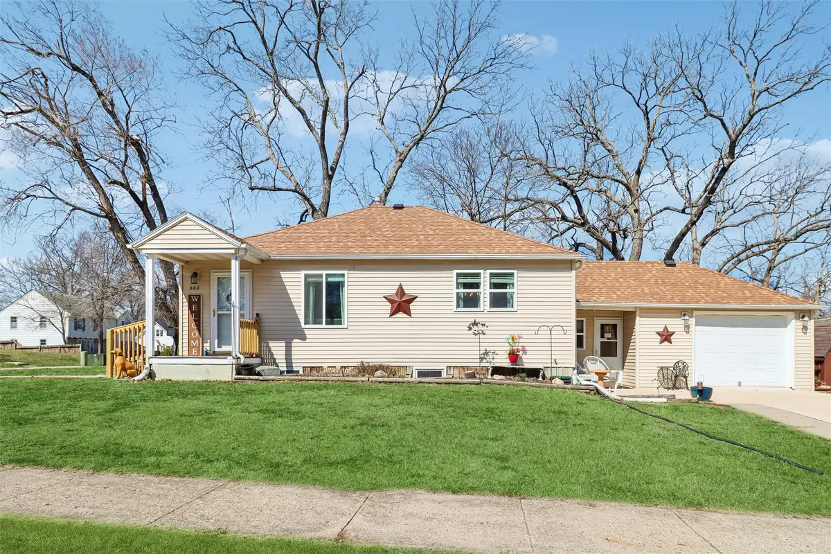 800 N Howard Street, Indianola, IA 50125 - #1