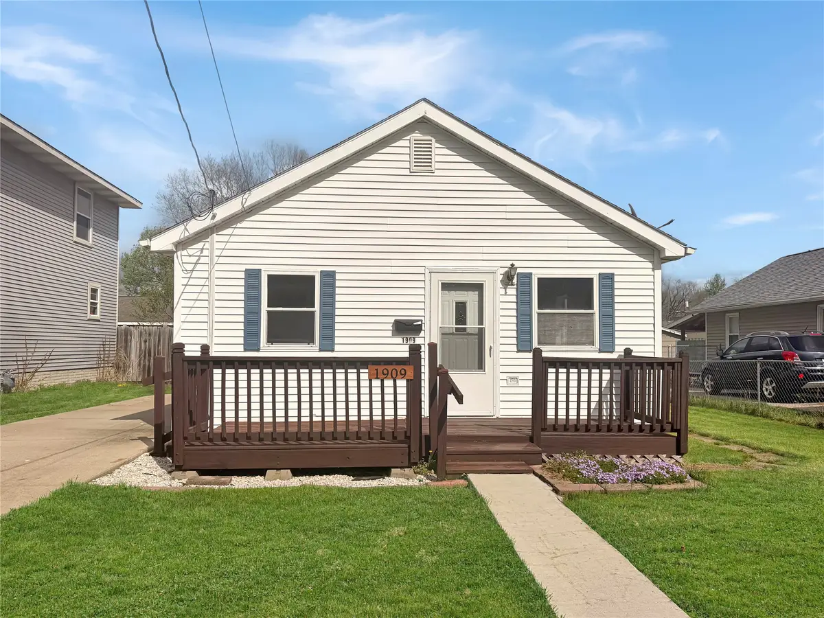 1909 E 24th Street, Des Moines, IA 50317 - #1