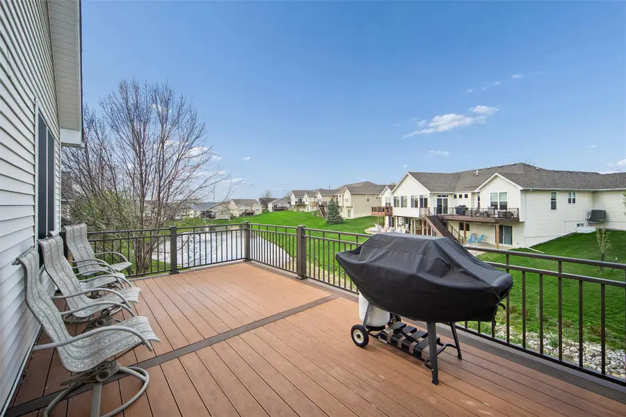 14315 Greenbelt Drive, Urbandale, IA 50323 - #2